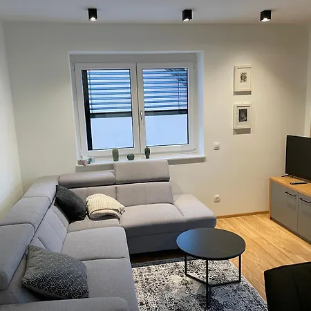 & Town Klagenfurt Apartman *